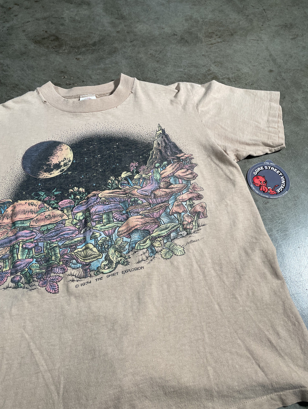 Vintage 70s The Shirt Explosion Mushroom Planet Tee M 18x23